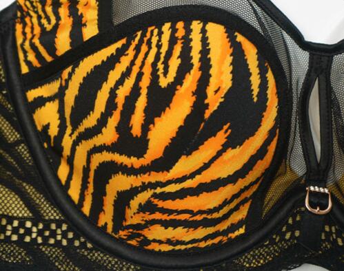Petite Ultra-Thin Cup Tiger Print Sexy Hollow Soft Underwire Three-Row Buckle Bra Set